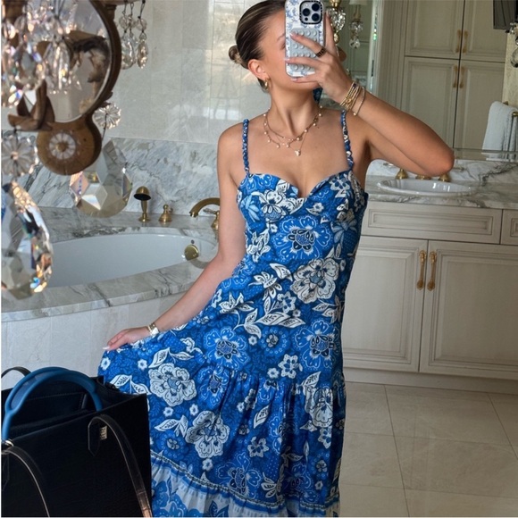 FARM Rio Dresses & Skirts - Farm Rio Full Of Flowers Sweetheart Midi Dress